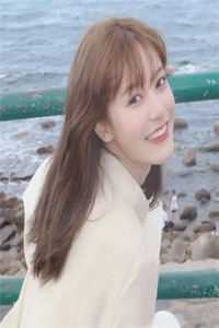 穿成柔弱女主后，我选择发疯主角