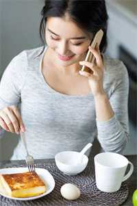被迫离婚后，女儿带我重新崛起剧情