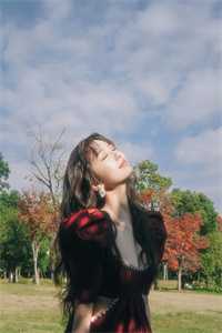 情消恨长，不复相见