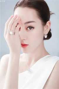 放弃攻略任务死遁后，竹马和未婚夫暴毙了