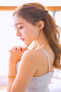 爱意藏风里，相思无归期