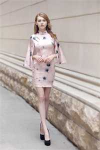 新婚当天，白月光跪地求饶