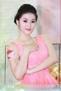 这一世，妹妹抢先吃下换容丸，她成了肥女，我成了倾城倾国的歌姬
