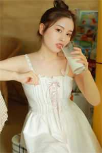 妈妈去世后，爸爸把白月光的女儿带回家