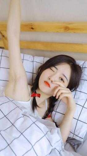 为让白月光拿到冠军，女友将我锁在地下室
