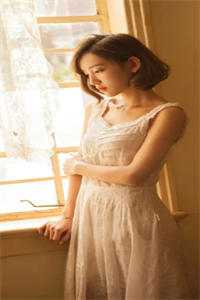 接到未婚夫电话时我正躺在小白脸怀里