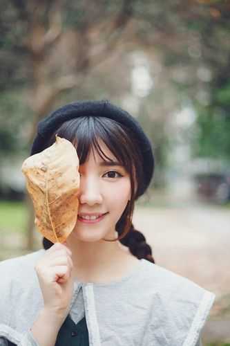 爱已散，半生寥落半生叹
