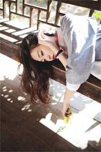 弟弟砸了富婆迈巴赫后，全家重生了