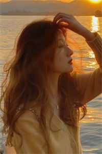 女儿生日宴，老婆和初恋热吻拍全家福