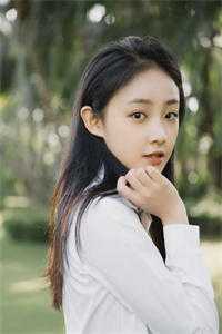 女儿雪天乞讨时，妻子在给她的白月光庆生