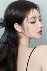 她在直播里说想藏起情人，而我就是她老公
