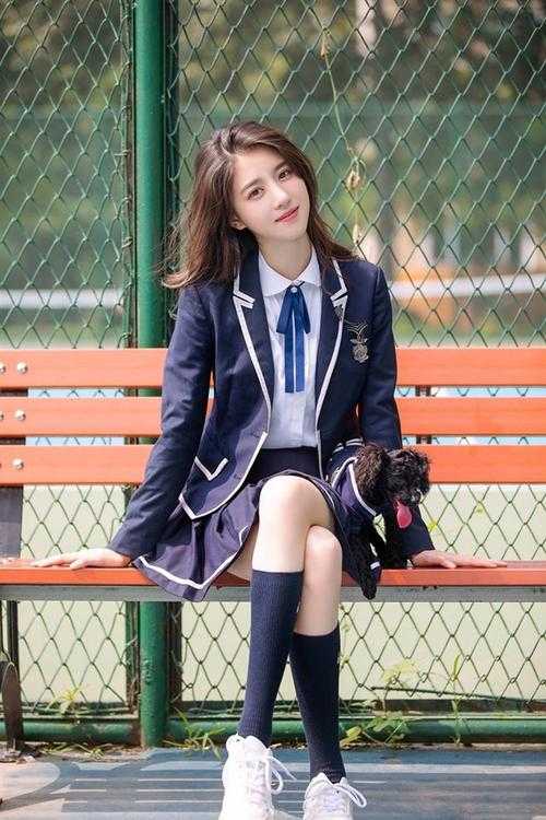 老婆和女儿被困雷区后，我淡定打牌