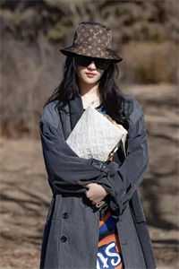 父亲为养女抛弃亲生女，我笑了
