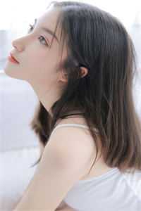 冷眼旁观小侄女被嫂子戴上金锁头
