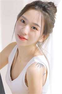 我难产诞下女儿后，老公抱着其他女人热吻