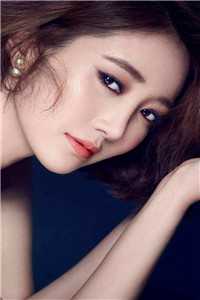 吸血鬼女友养了小白脸后，我听从弹幕，弃她而去