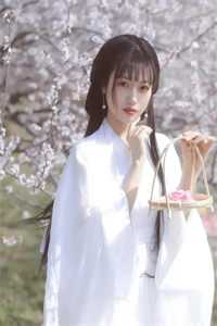 孕十一月，老公锁死房门不让我生产