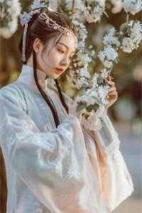 我写下造反诗之后，借住的表妹慌了