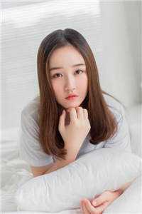 未婚妻把别的男人接回了家